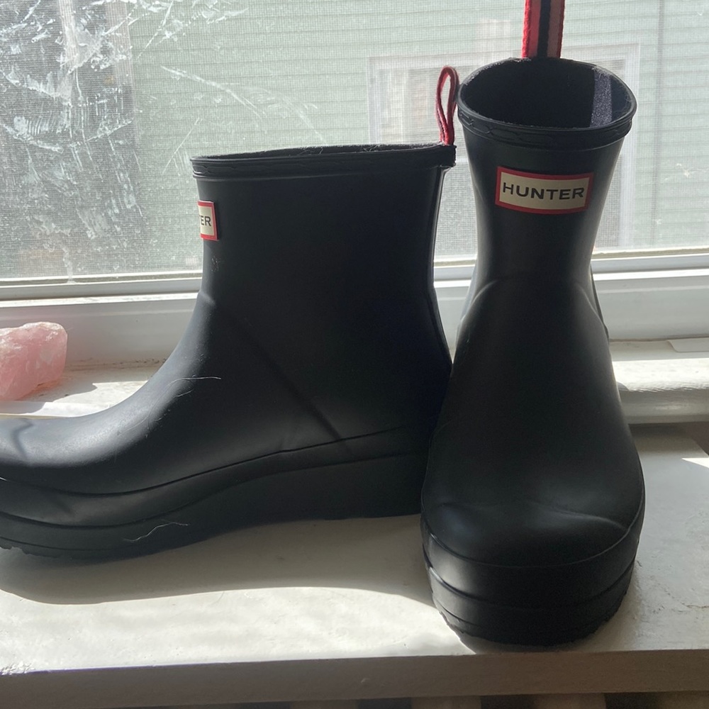 Black short hunter boots